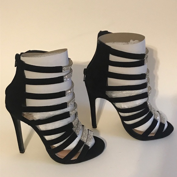 Shoes - Black heel